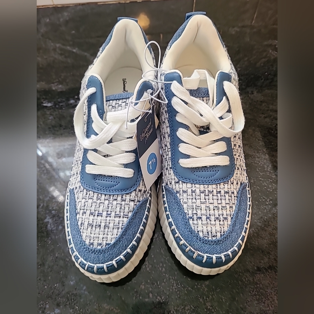 Universal Thread Womens Persephone Casual Fashion Sneakers‎